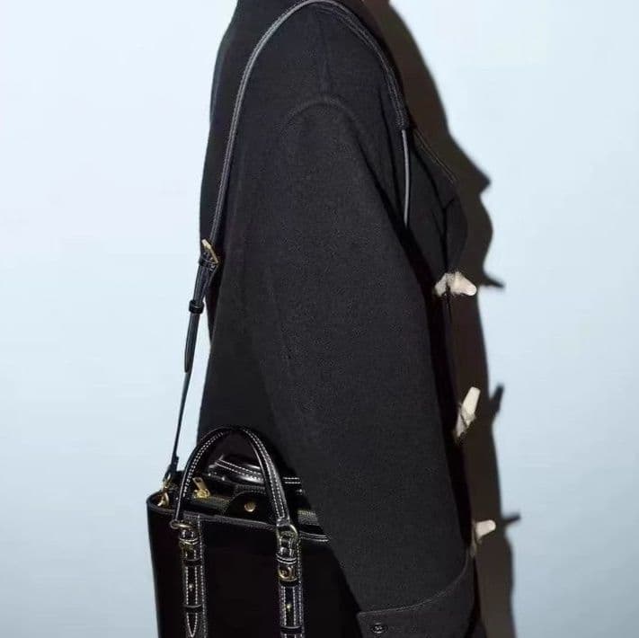 黒バッグ 上質レザー使用の大人ハンドルミニショルダーバッグ