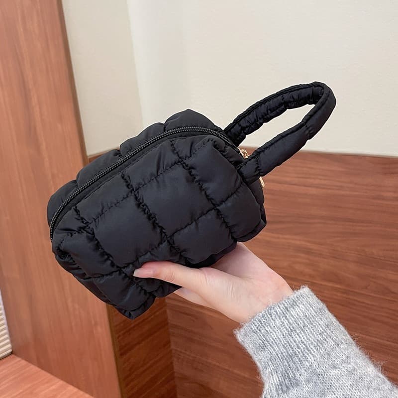 黒バッグ キルティングパッド入りミニハンドバッグ